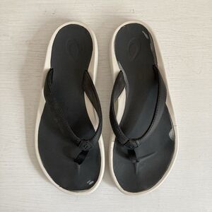 OluKai Sandals Womens Size 7 Pi'oe Casual Slip On Beach Flip Flops Black